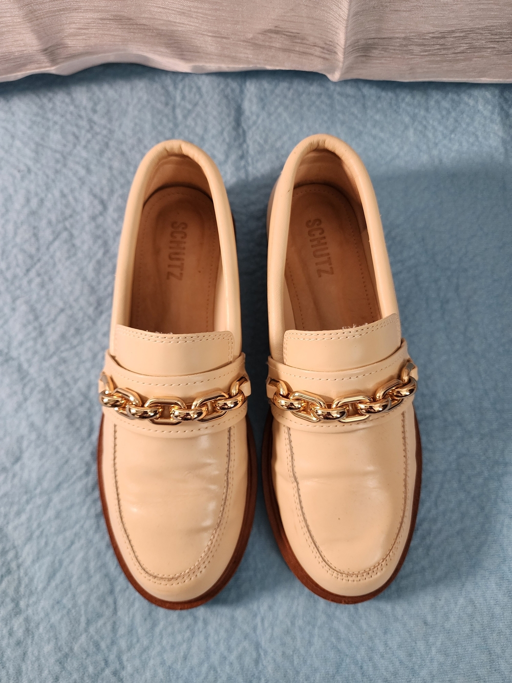 Schutz Unisex Cream Leather Chain Loafers
